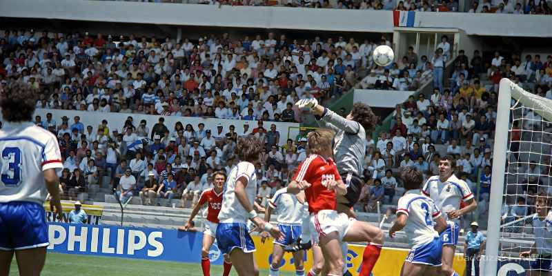 Thủ môn Badou Zaki tỏa sáng tại World Cup 1986 Mexico