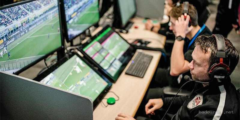 VAR chưa nguy hiểm bằng… nhà cái biết tận dụng VAR